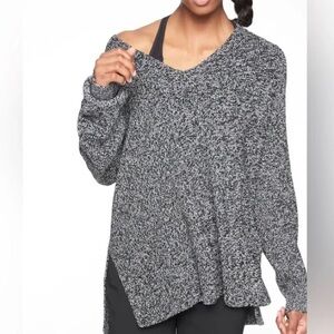 Athleta Women's Black and White V-Neck Sweater